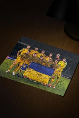 Пазл «Збірна України з прапором»