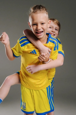 Домашнє джерсі Ukraine 26 Kids https://shop.uaf.ua Розмір: 128 Домашнє джерсі Ukraine 26 Kids Розмір: 128