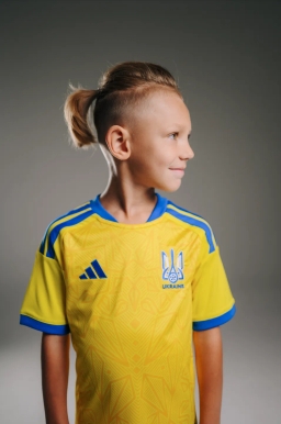 Домашнє джерсі Ukraine 26 Kids https://shop.uaf.ua Розмір: 128 Домашнє джерсі Ukraine 26 Kids Розмір: 128