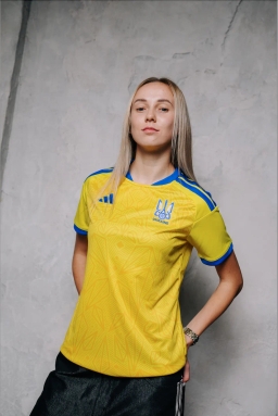 Домашня джерсі Ukraine 26 (Жіноча команда) https://shop.uaf.ua Розмір: S Домашня джерсі Ukraine 26 (Жіноча команда) Розмір: S